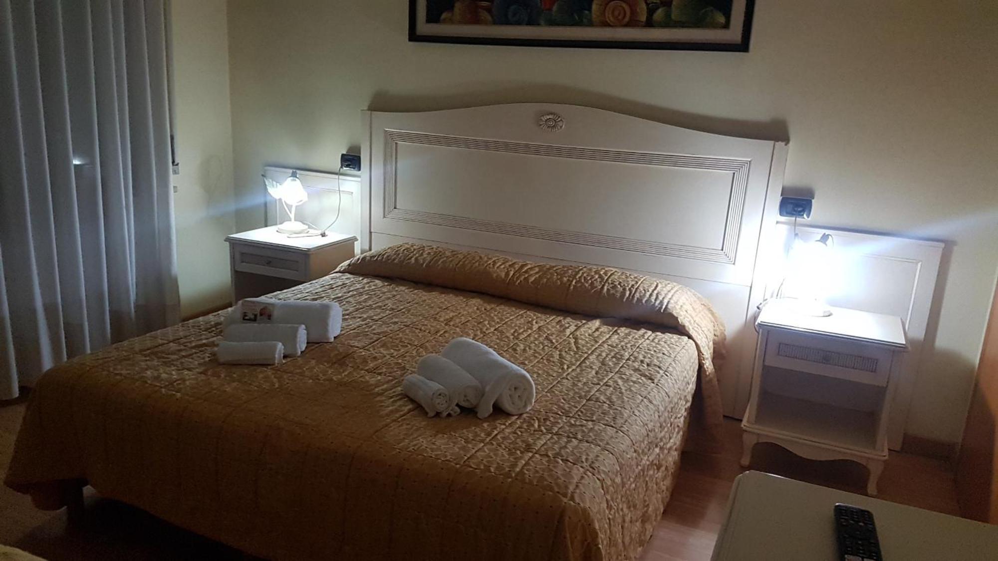 Hotel Siros Верона Экстерьер фото