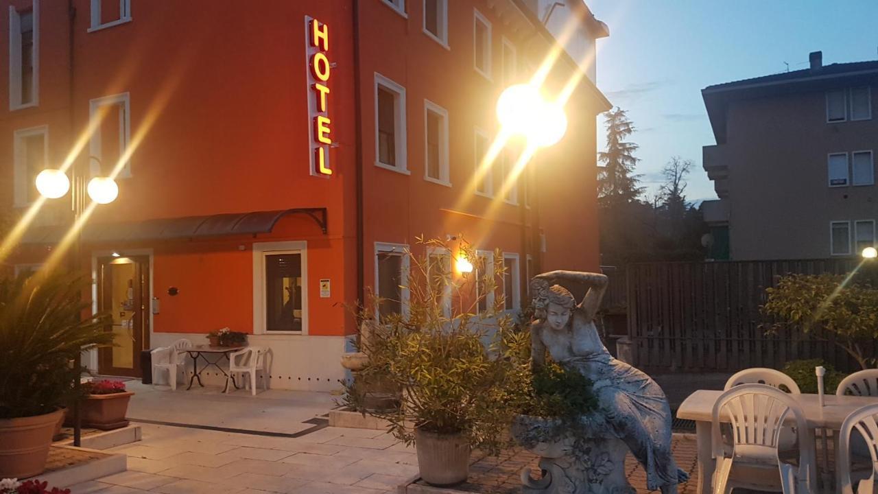 Hotel Siros Верона Экстерьер фото