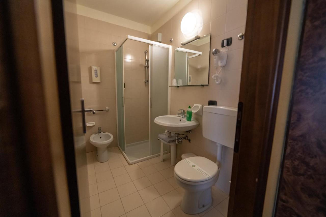 Hotel Siros Верона Экстерьер фото